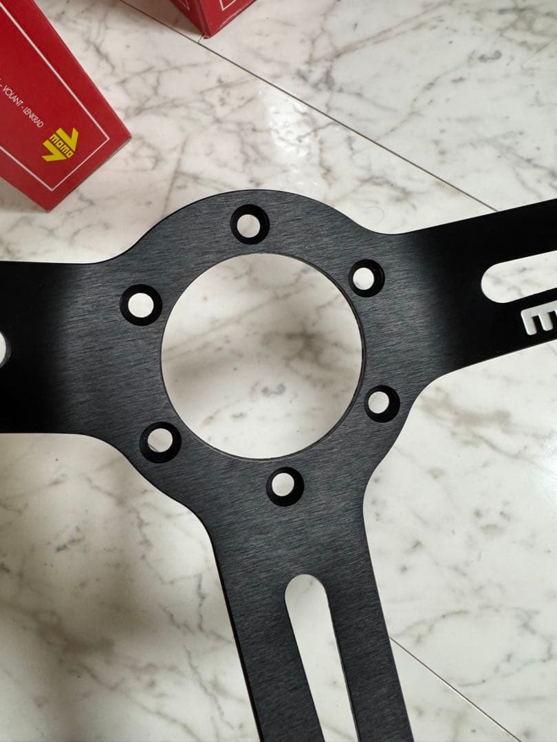 momo ステアリング Full Speed 328D ブラック