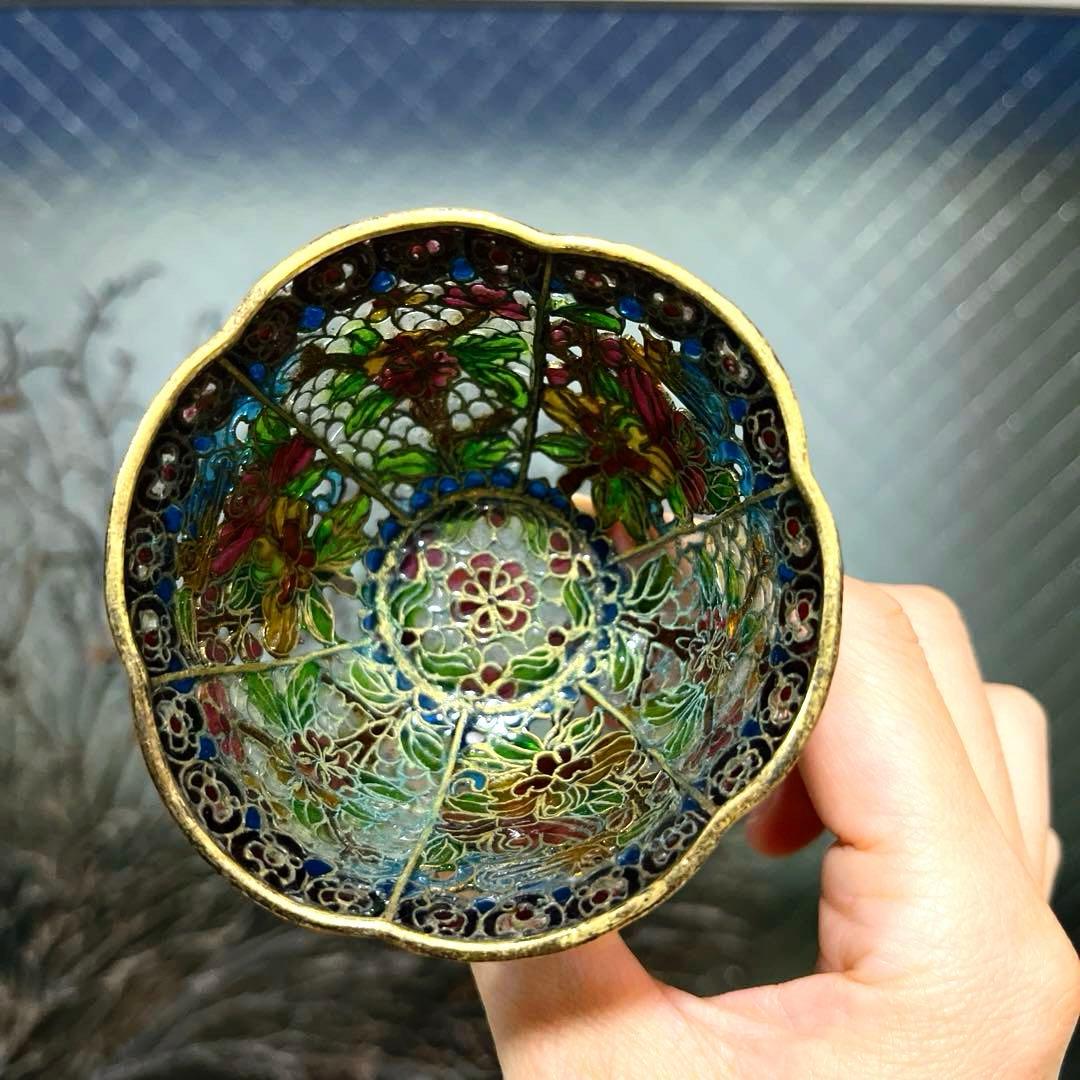 骨董　ガラス七宝　透胎七宝　省胎七宝　透かし技法　彩色花綴り　輪花フチ　盃
