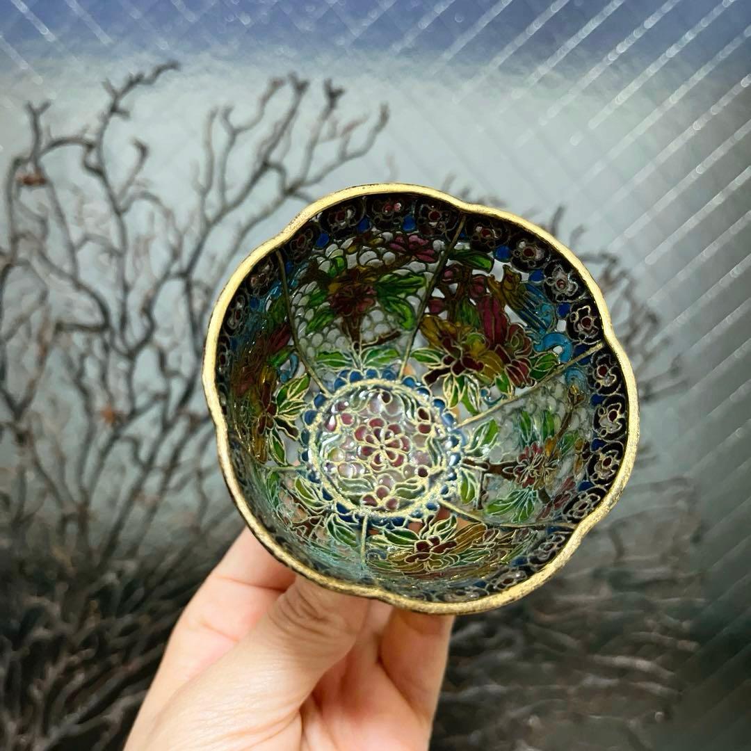 骨董　ガラス七宝　透胎七宝　省胎七宝　透かし技法　彩色花綴り　輪花フチ　盃