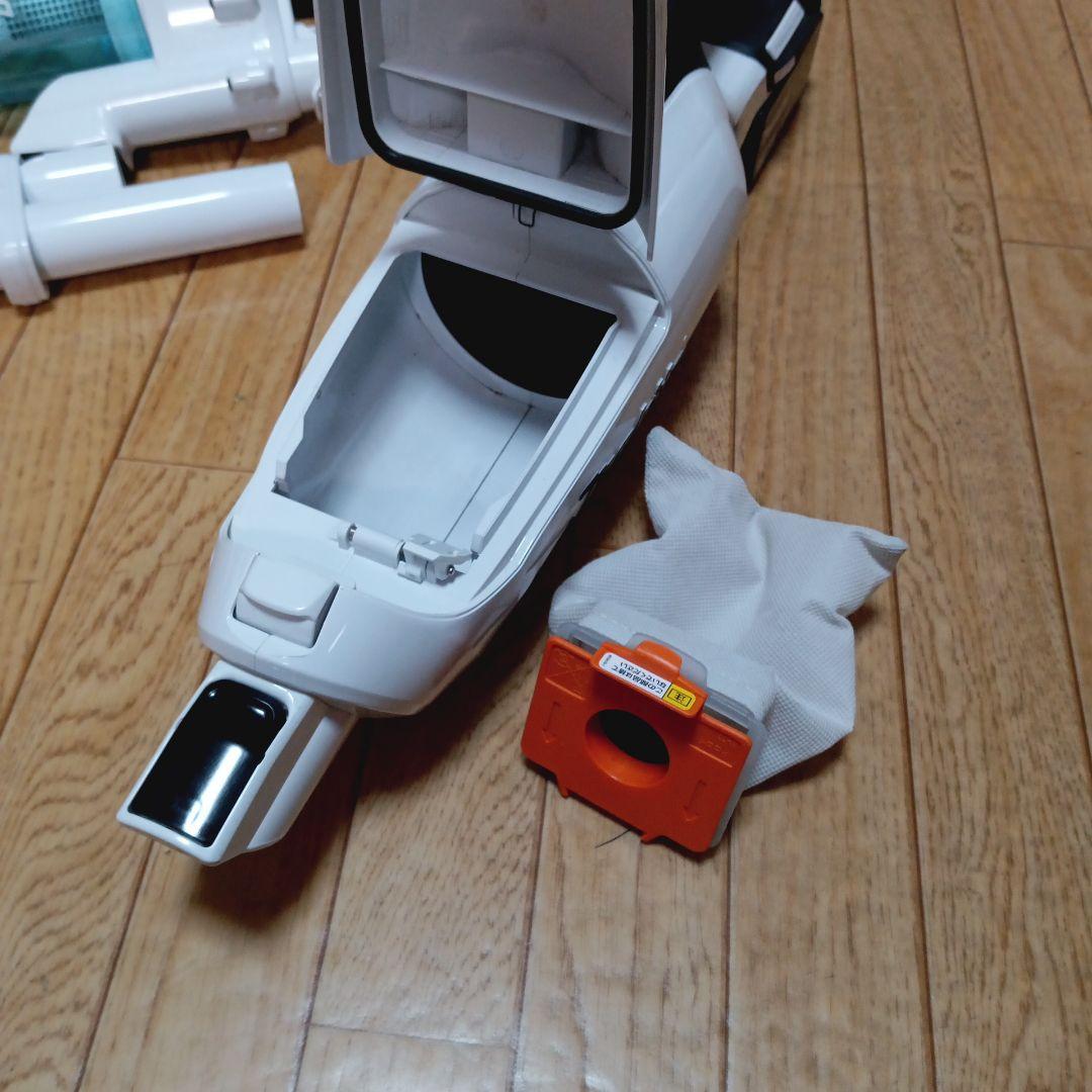 マキタ18V充電式クリーナ　CL282F純正充電器、バッテリー、サイクロン他付