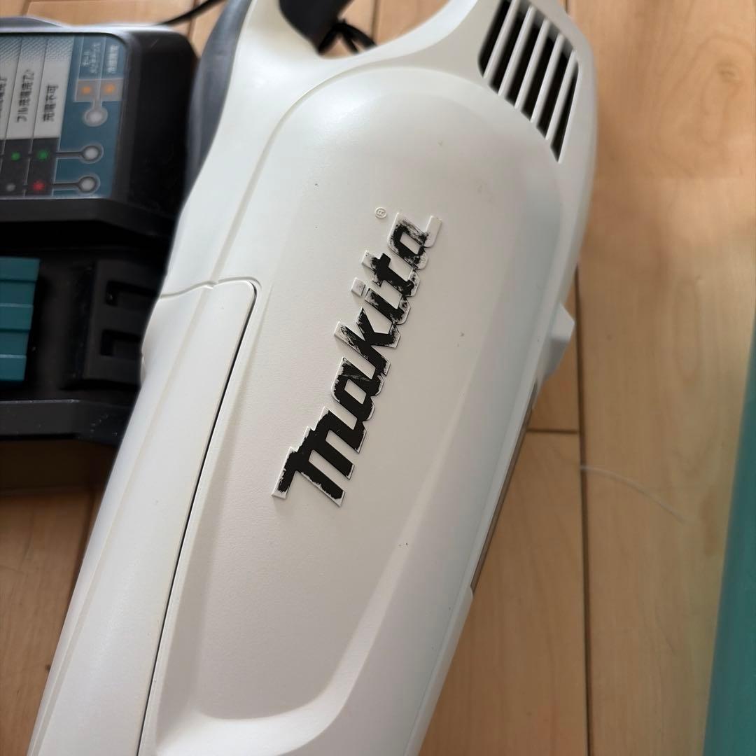 Makita スティッククリーナー CL182FD 本体 充電器、サイクロン付き