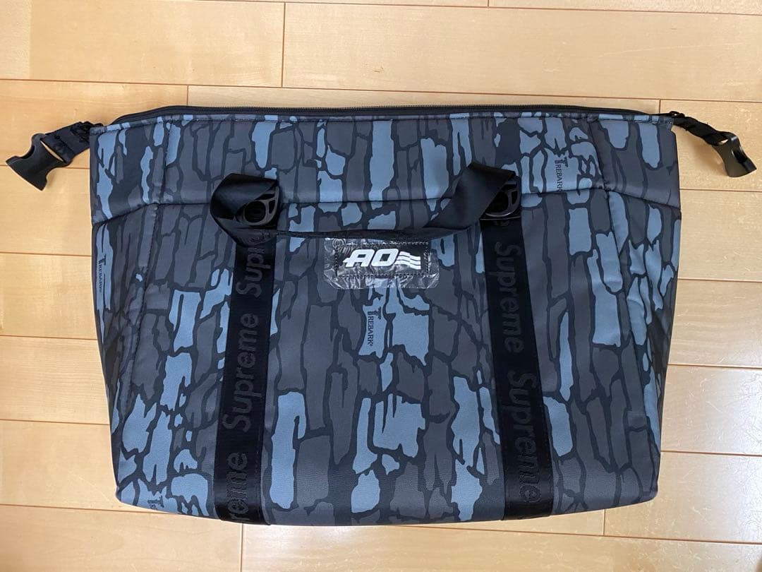 Supreme®/AO 24-Pack Cooler Bag 2024SS