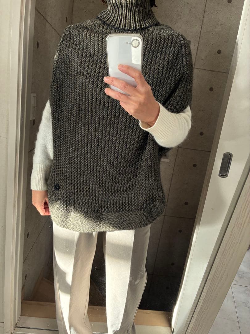 グッチ　アルパカニットポンチョ　カーキ　ブラック