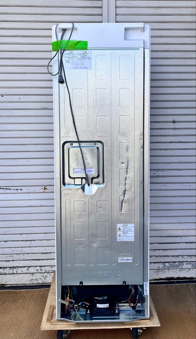 ②【美品】2024年YAMADA冷凍冷蔵庫　REFAGE YRZ-F32MW