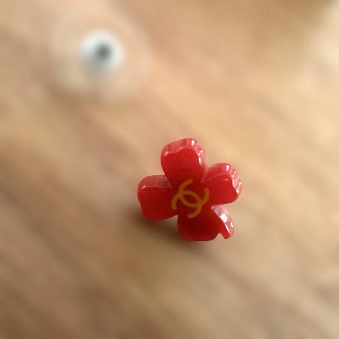 シャネル　ピアス　片耳　クローバー　ツヤツヤ♡美しい赤