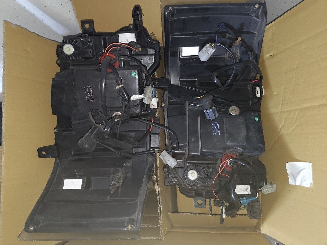 200系ハイエース　ヴァレンティ コプラス ヘッドライト valenti