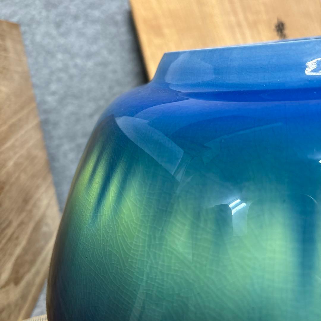 ①九谷焼の人間国宝である三代徳田八十吉の壺