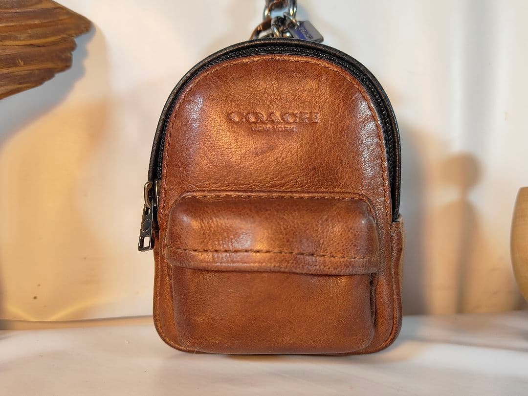 【極美品】COACH コーチ正規品　高級バックチャーム　本革ツートンキーホルダー