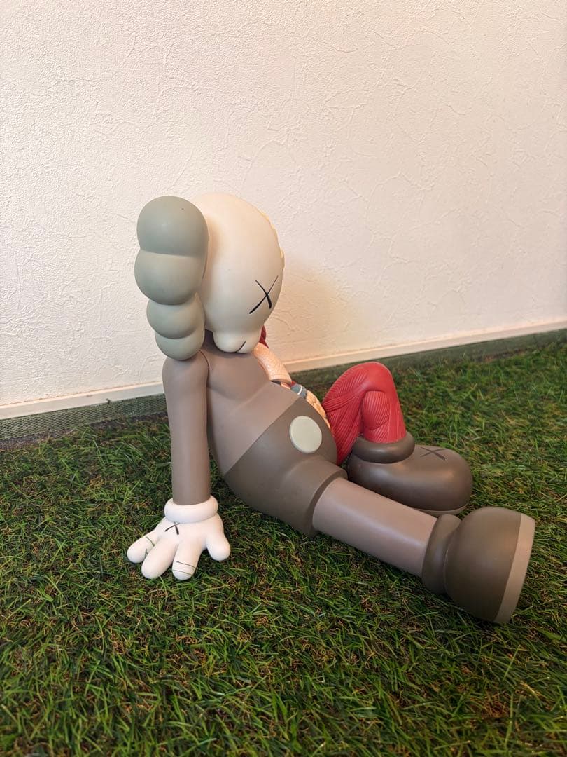 KAWS Resting Place Brownフィギュア 人体解剖　正規品