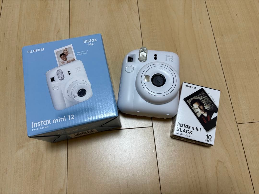 instax mini 12 ホワイト + BLACKフィルム 10枚
