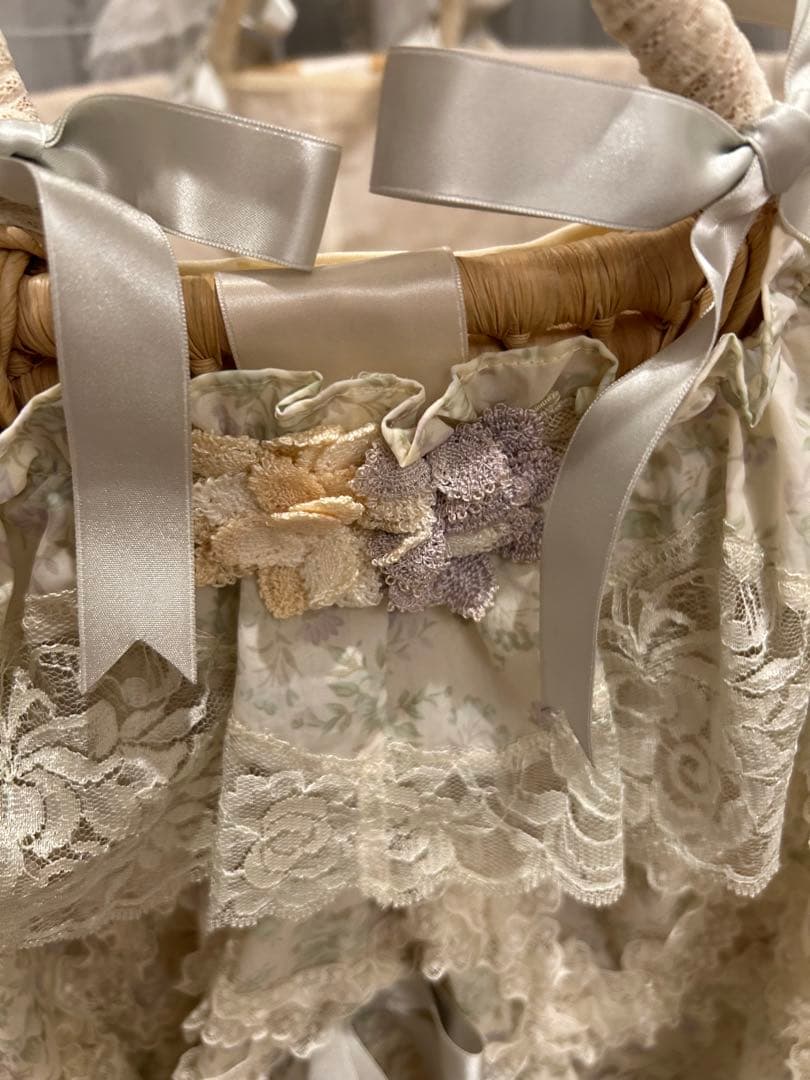 タグ付さえらアキアカネフリフリ特大レースバスケット30×43●テーブルクロスにも