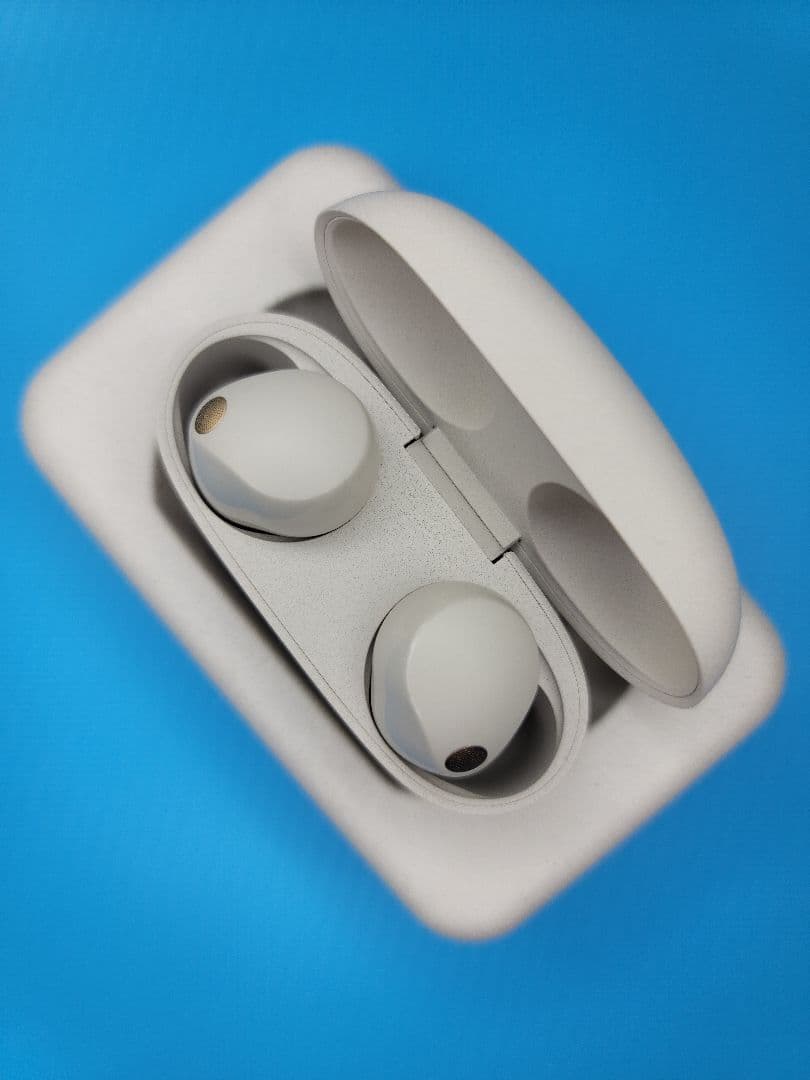 【美品】SONY WF-1000XM5（S）プラチナシルバー