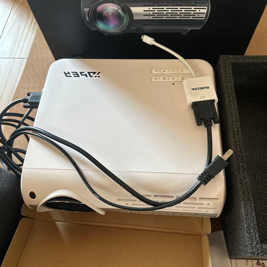 YABER Y30 LEDプロジェクター 本体　付属品、説明書付き