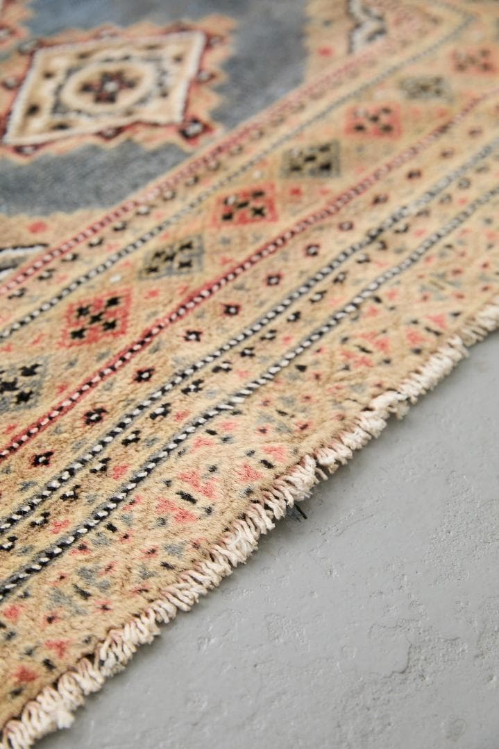 ヴィンテージラグ　トライバルラグ　パキスタン産（113×78cm）青　ベージュ