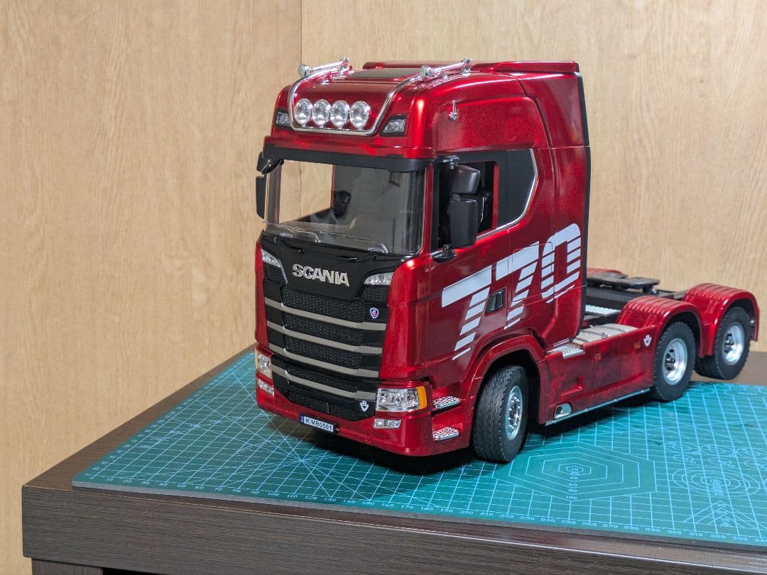 HUI NA スカニア1/18 770 S V8トレーラーヘッド　レッド