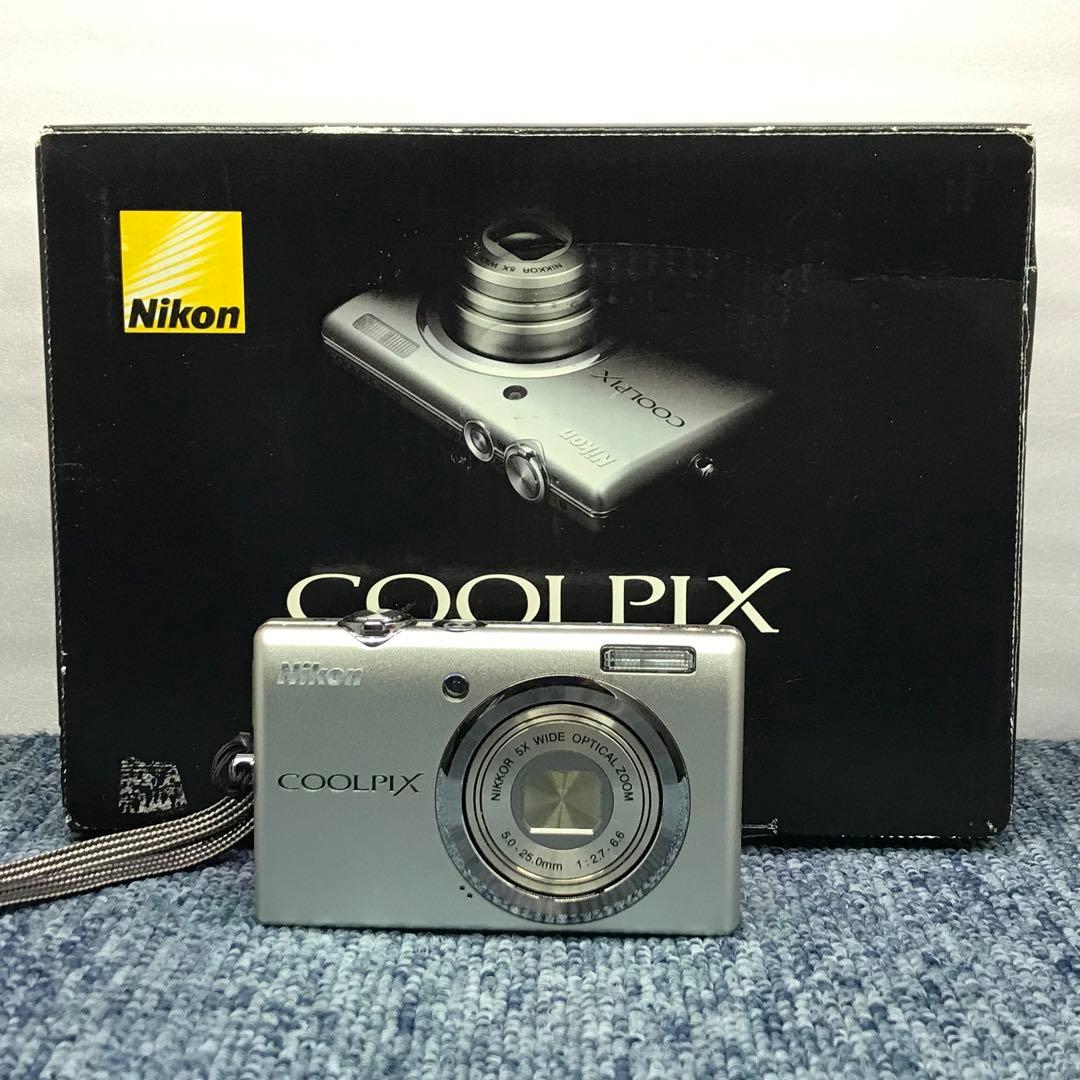 美品Nikon COOLPIX S570 シルバー