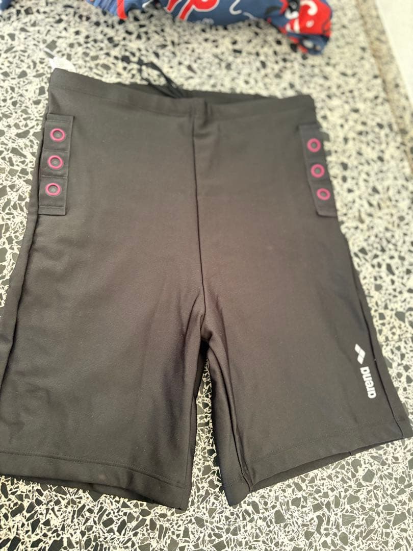 アリーナ水着L11号新品未使用お値下げ交渉承ります❣️