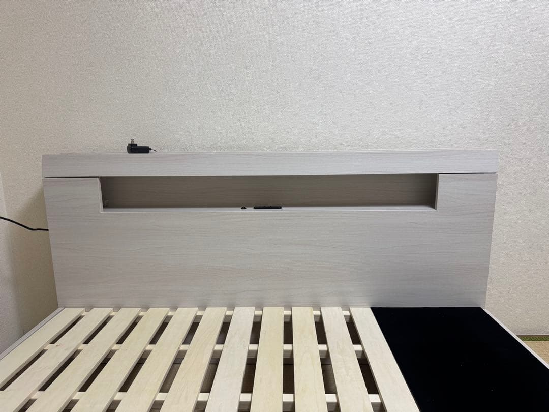 新品　インテリア岩永　ダブルサイズ　ベッドフレーム