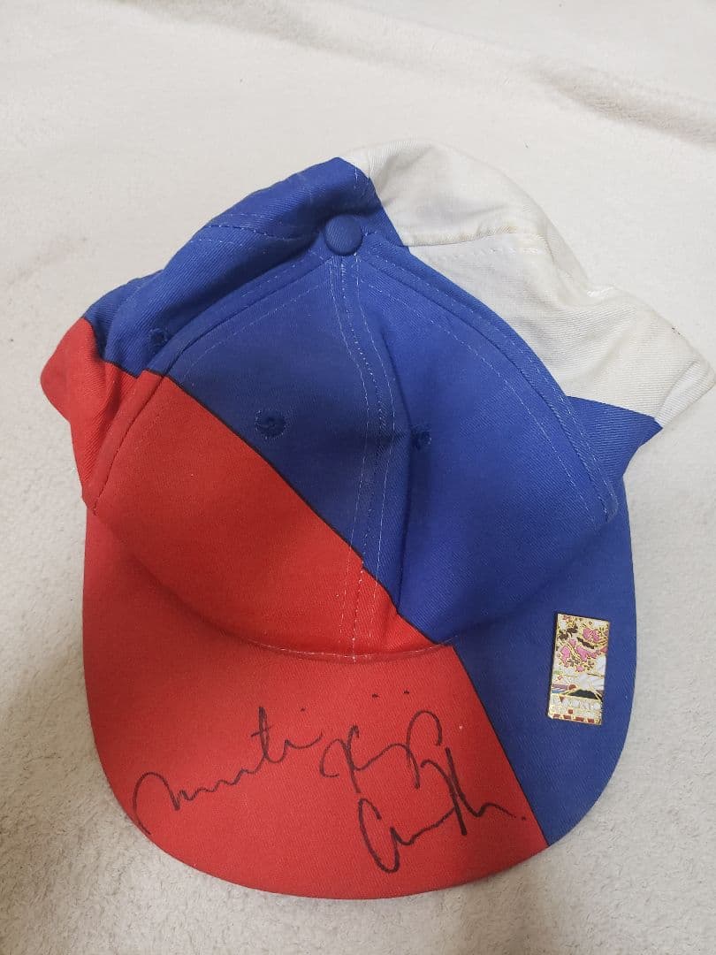 ヒンギスとクルニコワ　サイン入りキャップ　非売品ピンバッヂ付