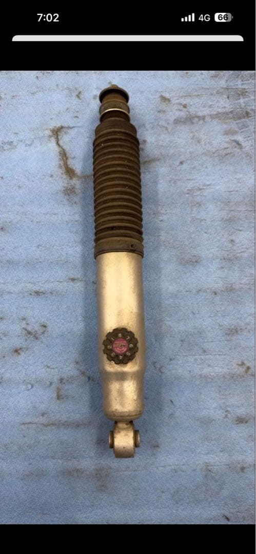 ハイエース200系　ショックアブソーバー　エムテクノ