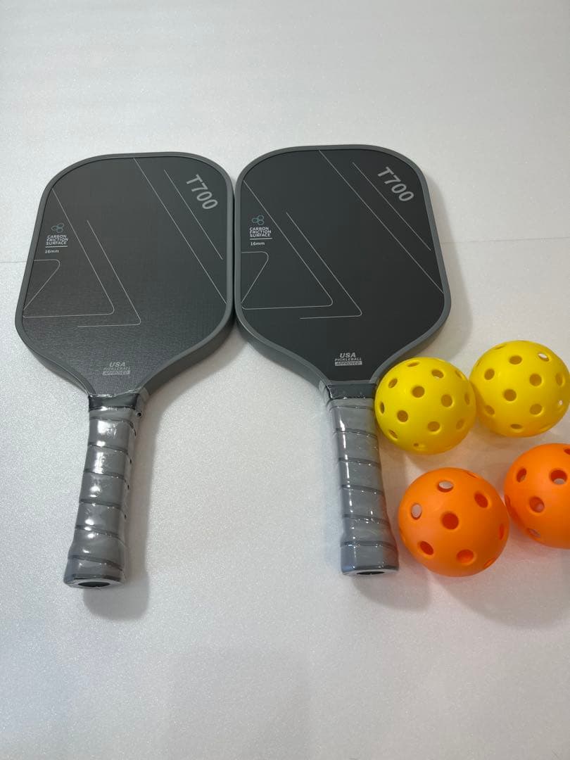 ピックルボール パドルT700 2本 ボール4個 キャリーバッグ付き