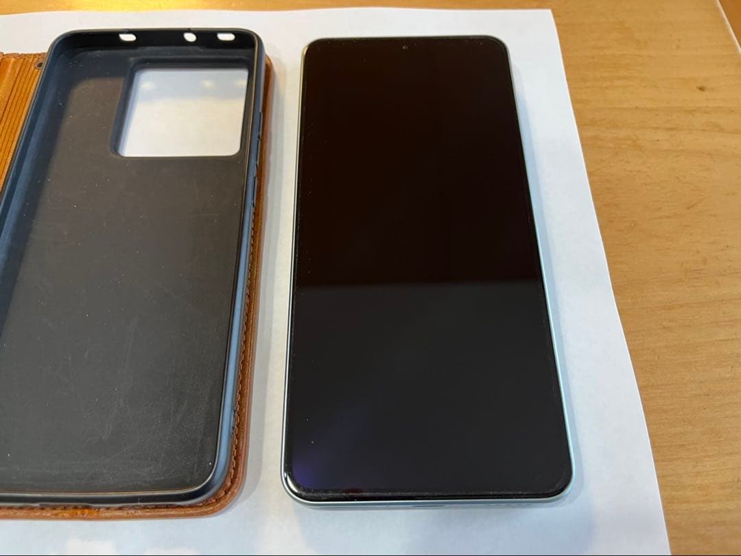 Xiaomi 13T 本体とレザーケース