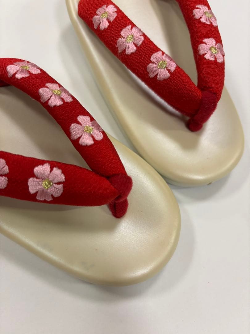 七五三　3歳女の子　着物・被布セット　赤とピンク　可愛い手鞠　桜　鹿子柄　新品