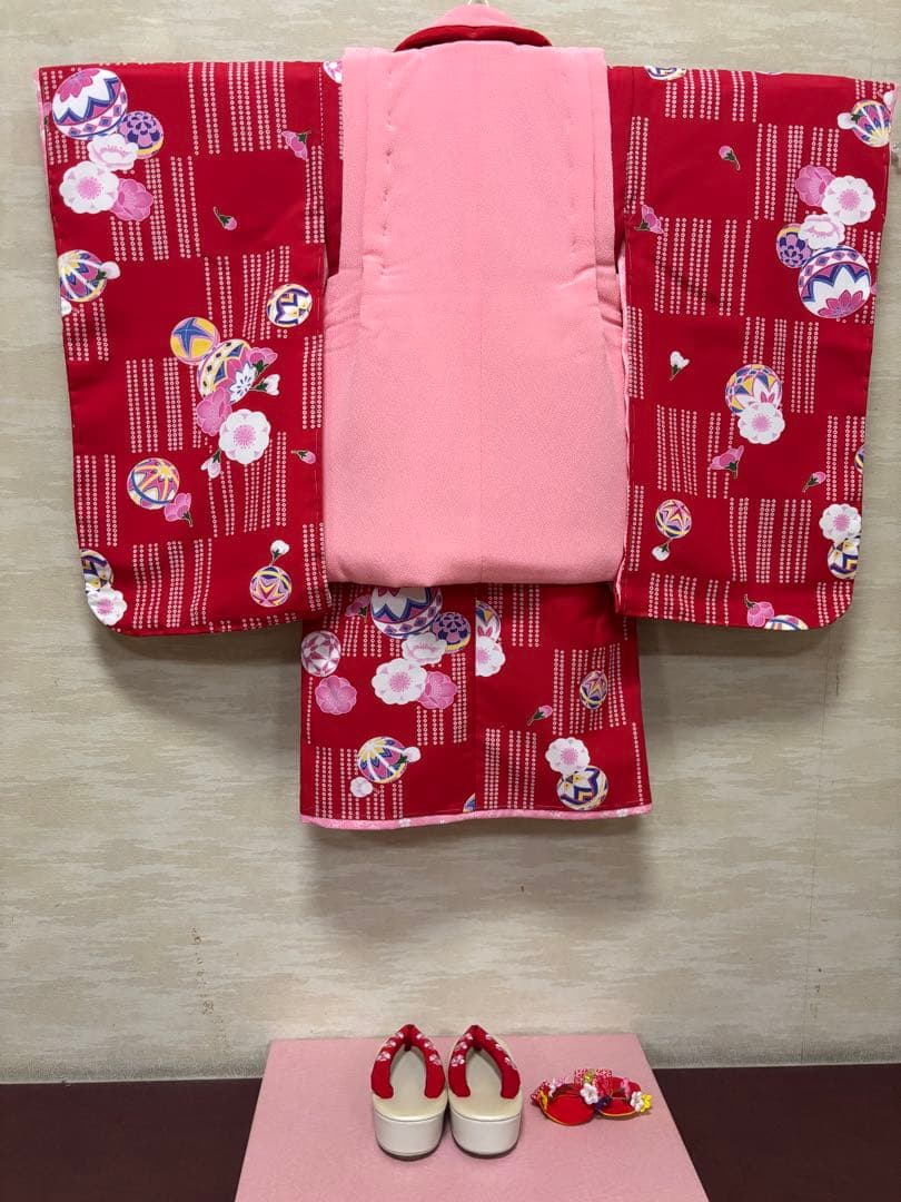 七五三　3歳女の子　着物・被布セット　赤とピンク　可愛い手鞠　桜　鹿子柄　新品