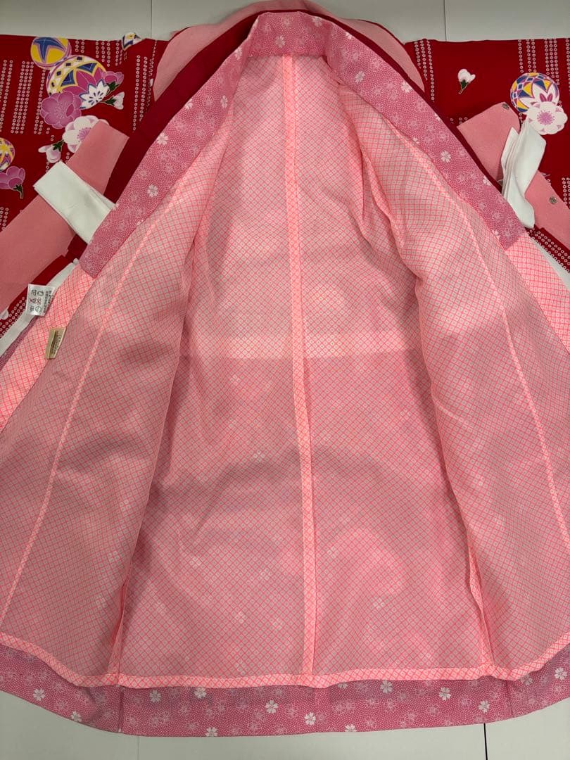 七五三　3歳女の子　着物・被布セット　赤とピンク　可愛い手鞠　桜　鹿子柄　新品