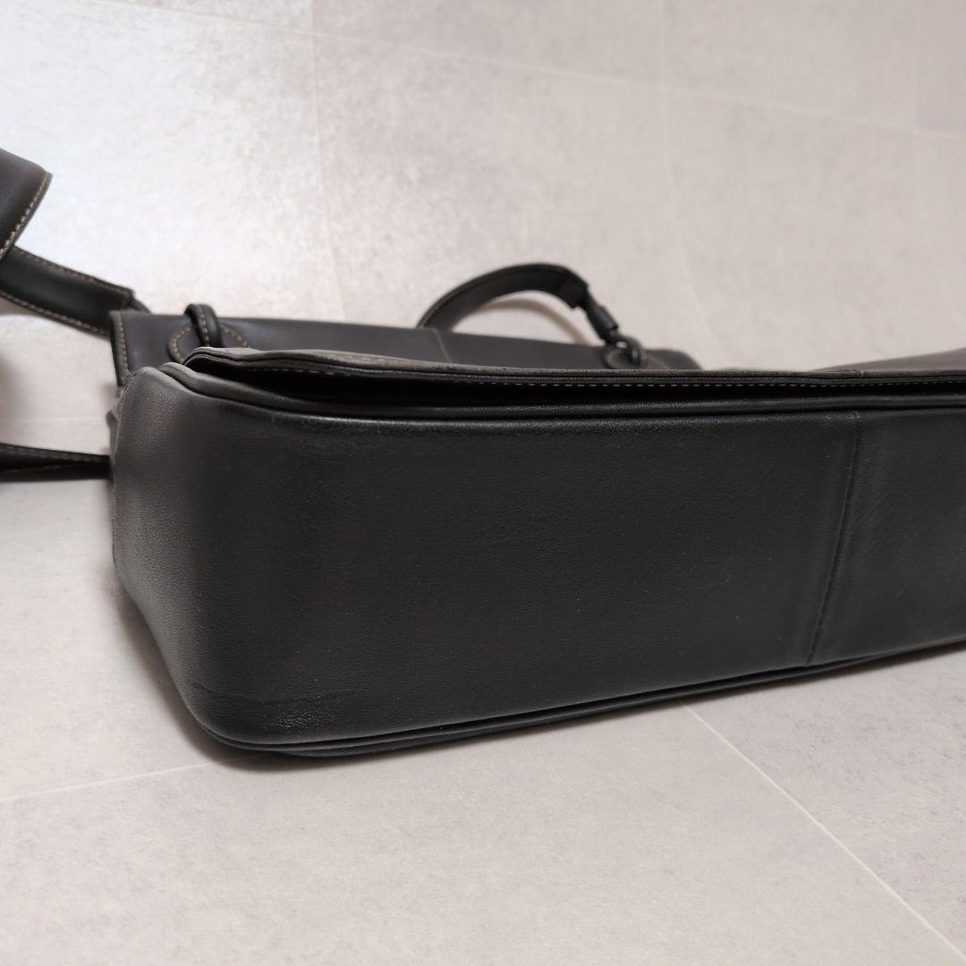 イッセイミヤケ ISSEY MIYAKE レザーショルダーバッグ 黒 本革