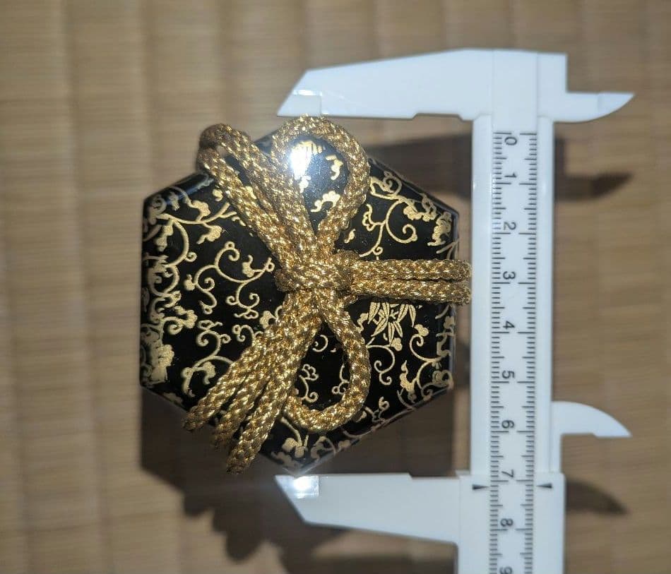 木製雛道具　金蒔絵貝桶一対と貝合わせ用合わせ貝