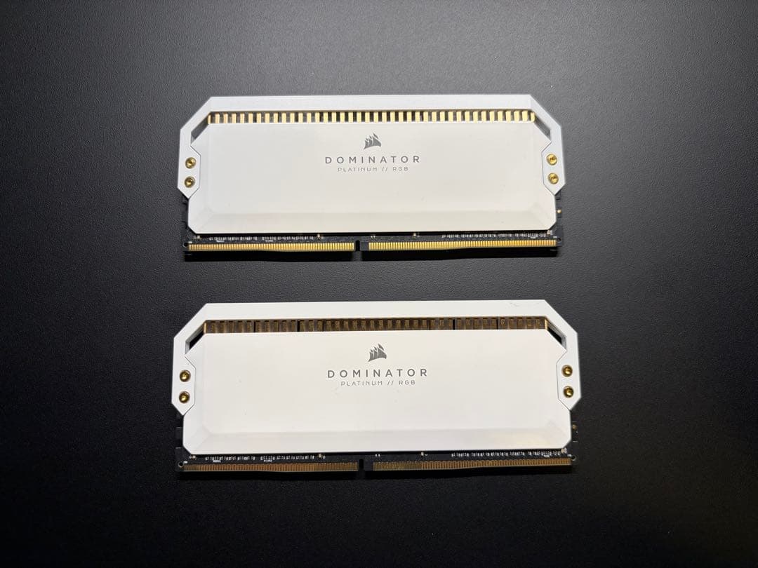 【専用】CORSAIR DOMINATOR DDR4 32GB ×2 白、黒