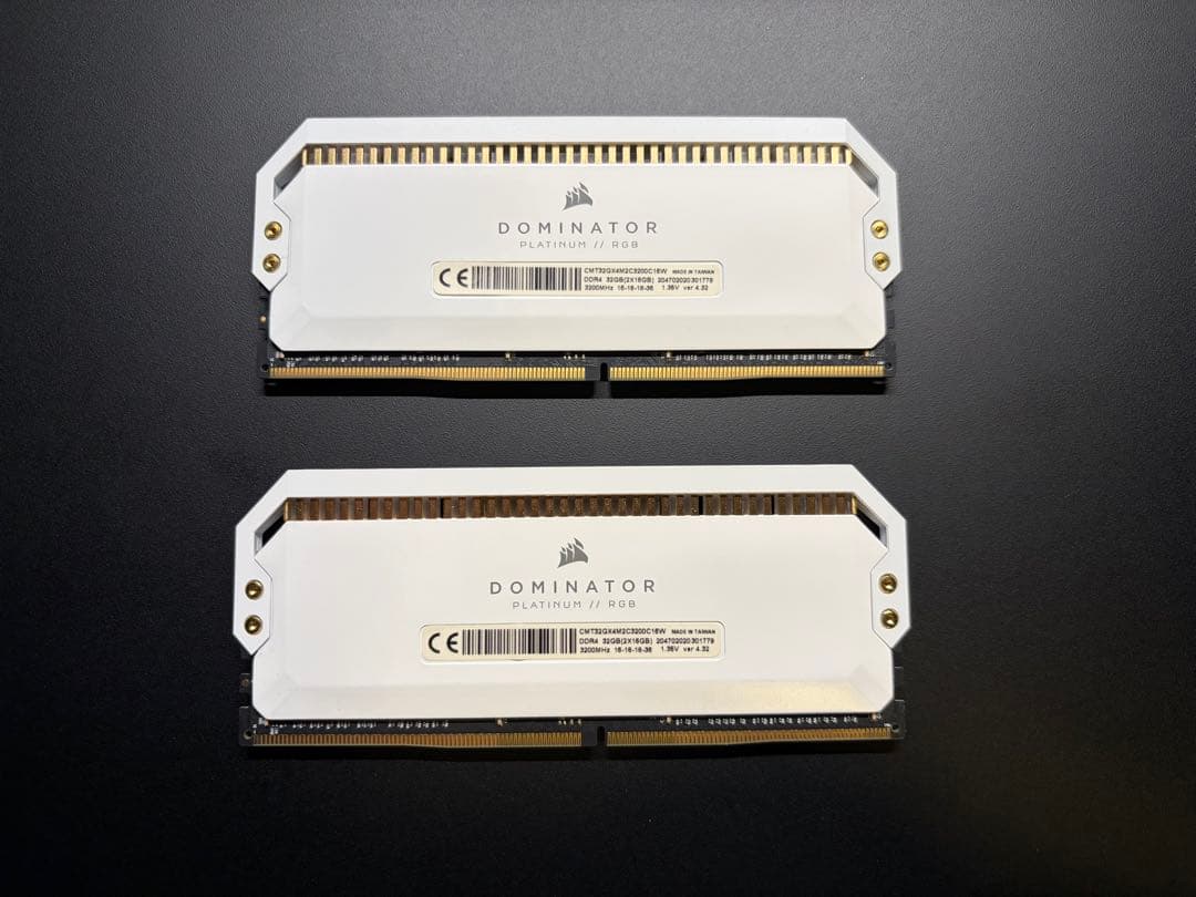 【専用】CORSAIR DOMINATOR DDR4 32GB ×2 白、黒