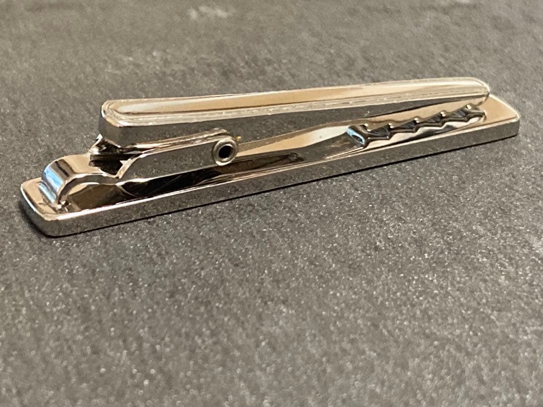 ☆送料込み☆ フェラガラモ シルバー色 ネクタイピン