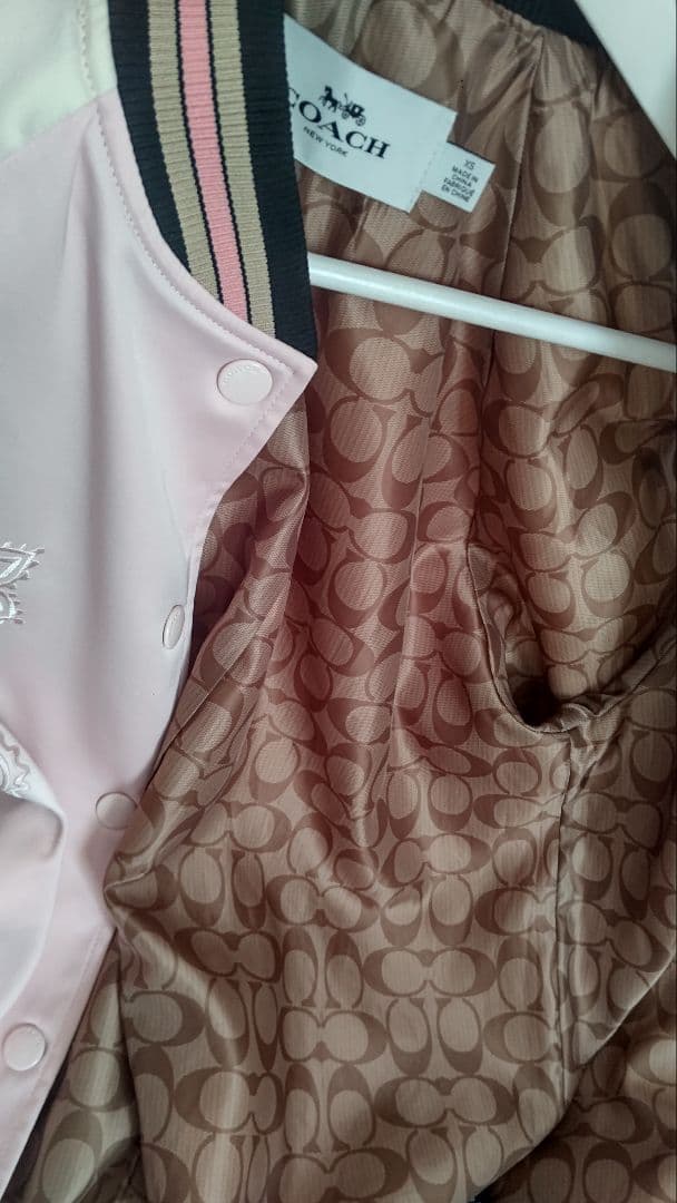 最終★美品★コーチCOACHシグネチャー　スカジャン刺繍ロゴジャケットピンク