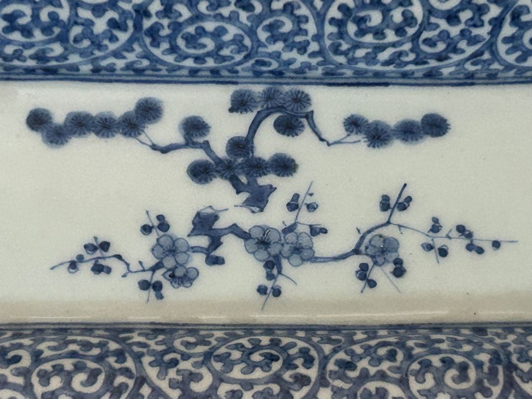 古伊万里　染付　蛸唐草松梅文長皿　江戸中期　❸ (小さなキズ、スレ有)