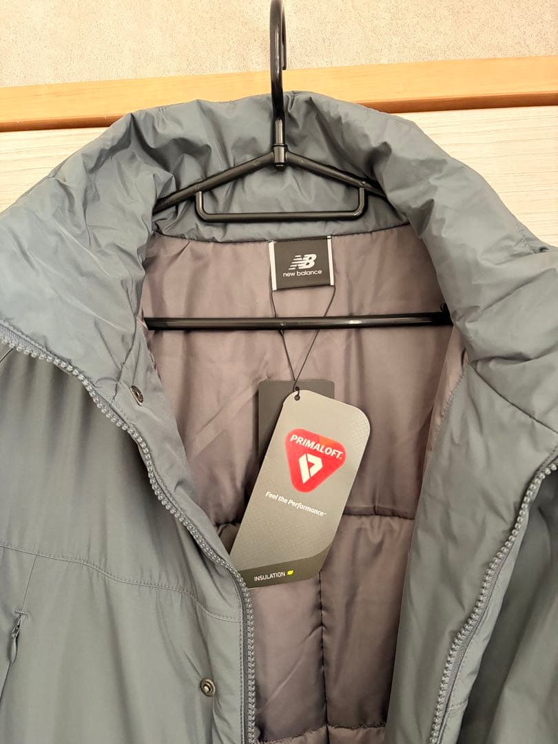 週末限定最終値引新品タグ付き　ニューバランスMET24パテッドモンスターパーカー