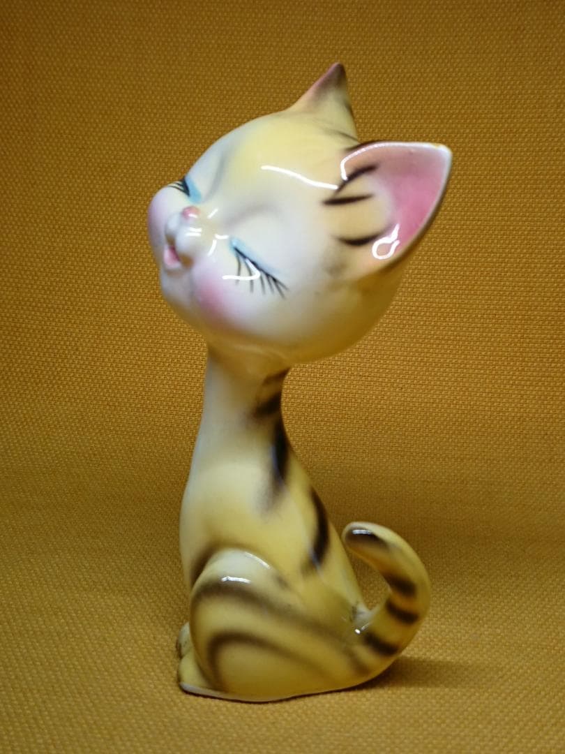 【美品】ねこ　とら　陶器　オブジェ　置物　インテリア　工芸品　美術品　A1235