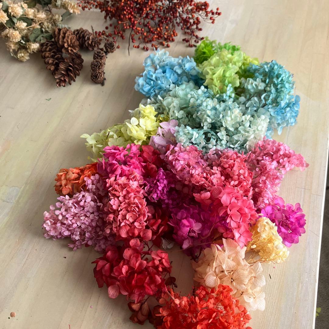 赤い実のドライフラワー枝物 約100cm2本　短かめ3本