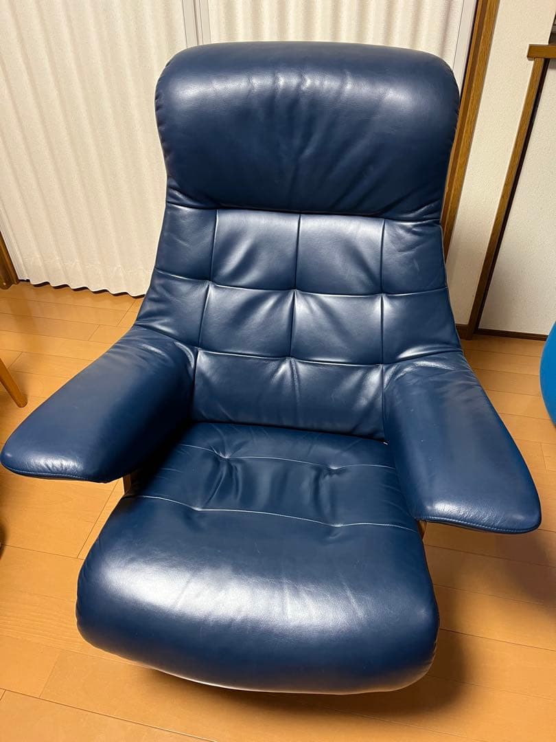 カリモク　リクライニングチェアー　合成皮革 ネイビー　1人用