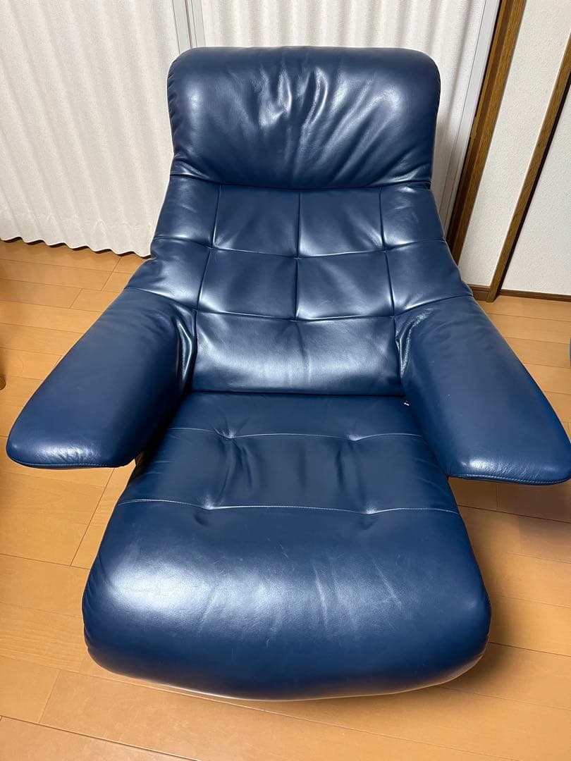 カリモク　リクライニングチェアー　合成皮革 ネイビー　1人用