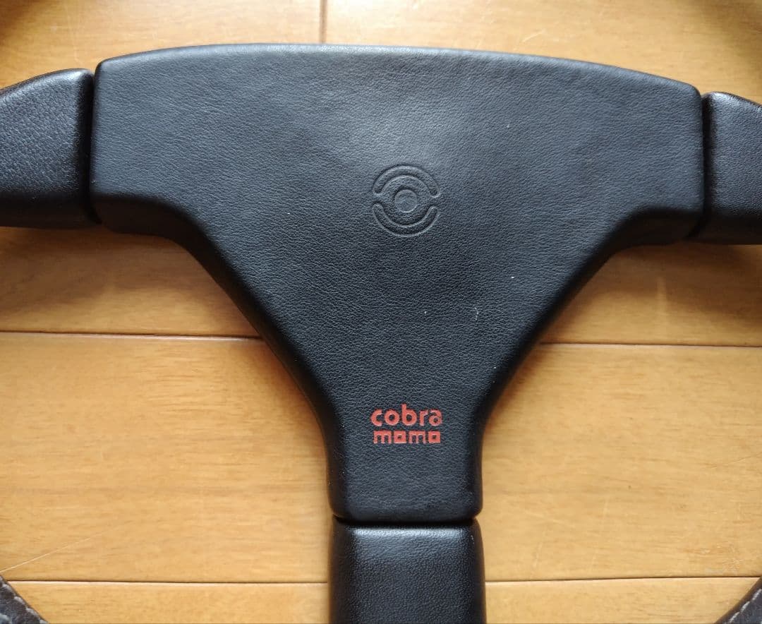 Momo Cobra OD355mm ボス2種付