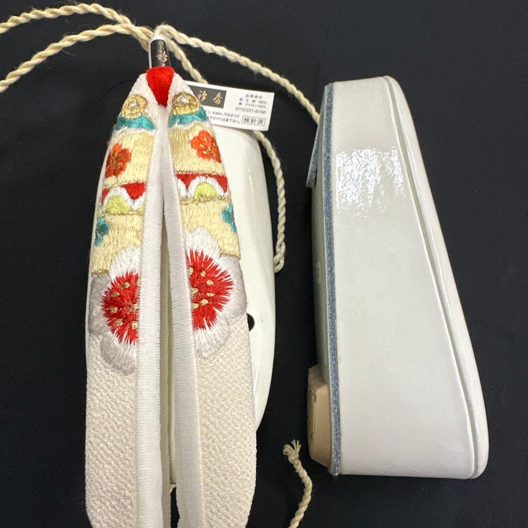 新品 高級 草履 七五三 3歳 衿秀 刺繍 鼻緒 本革 白 草履 日本製