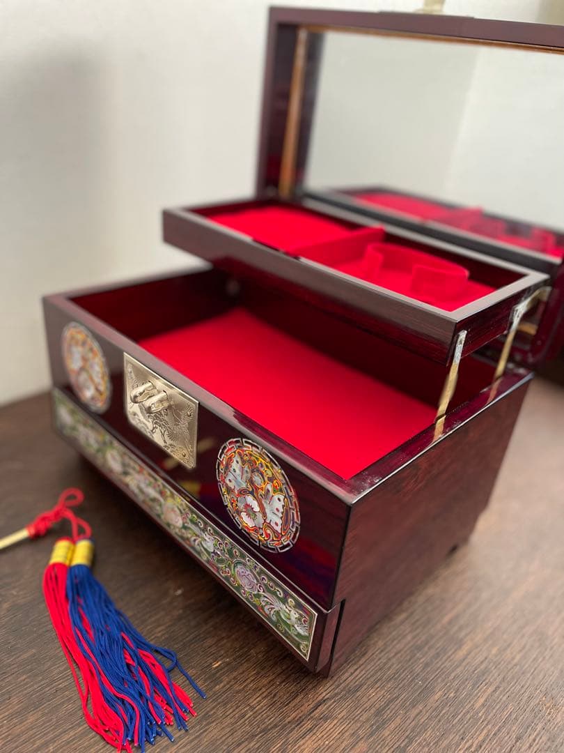 うさぎと蝶模様　貝殻細工　螺鈿 螺鈿細工 漆器　宝石箱 ジュエリーボックス