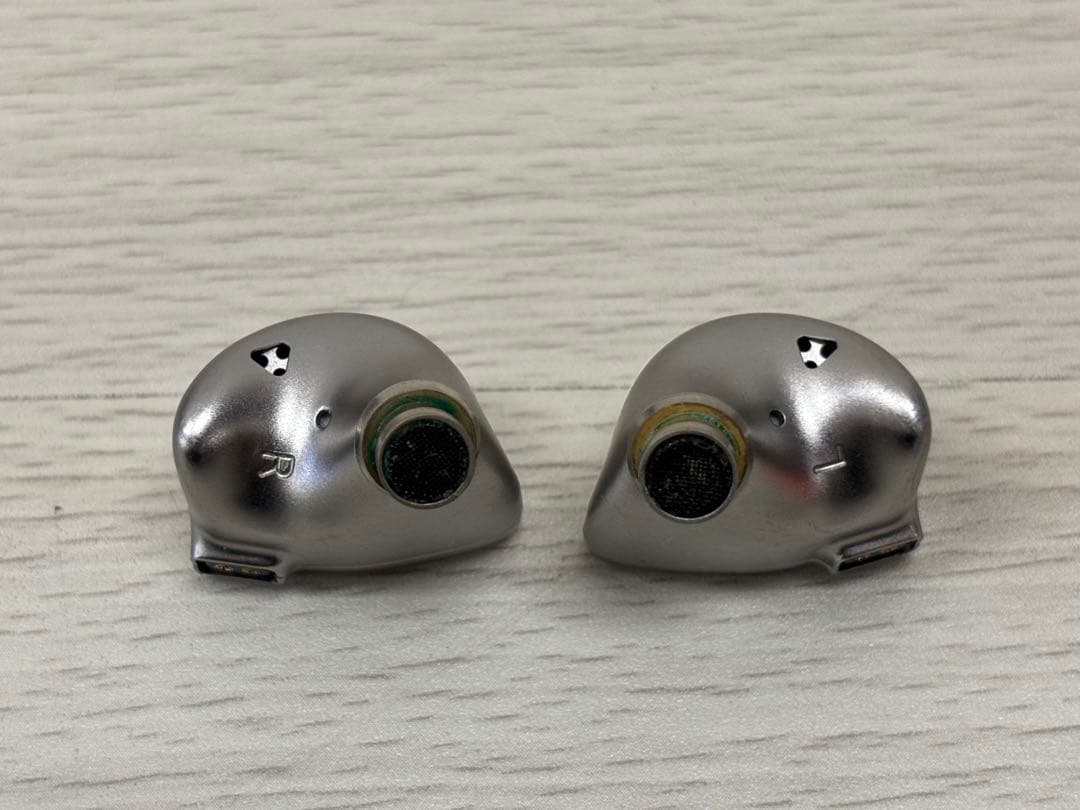 BQEYZ イヤホン Winter シルバー 4.4mm 122