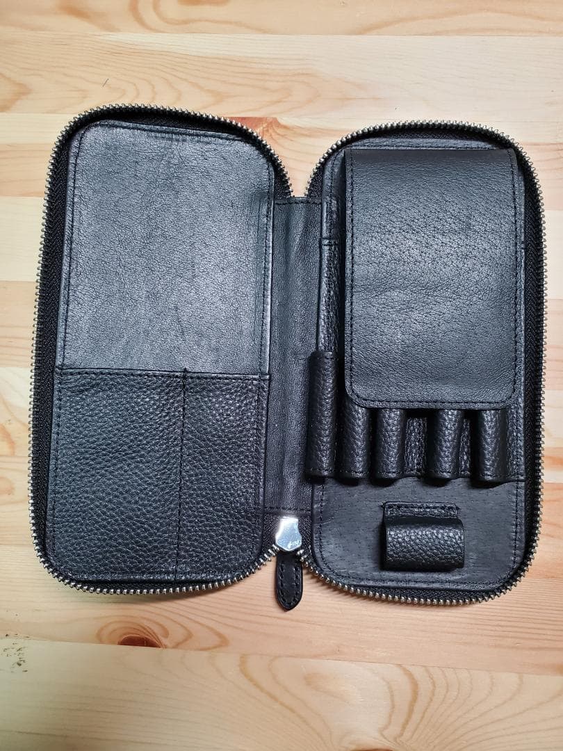 ラダイト ラウンドジップペン―ケース エッセンシャル MAYA BK