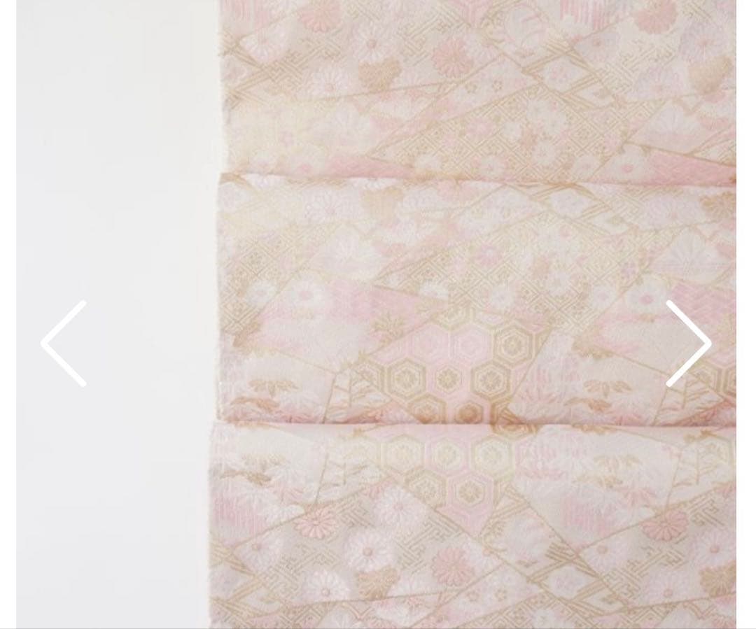 西陣織　菊と亀甲花菱紋　シャンパンゴールド×ピンクテーブルランナー　辻元舞さん