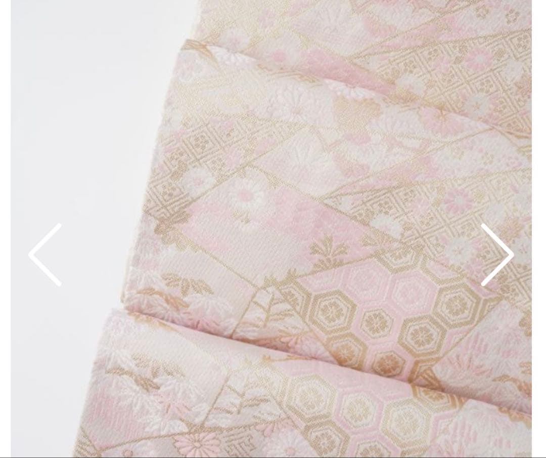 西陣織　菊と亀甲花菱紋　シャンパンゴールド×ピンクテーブルランナー　辻元舞さん