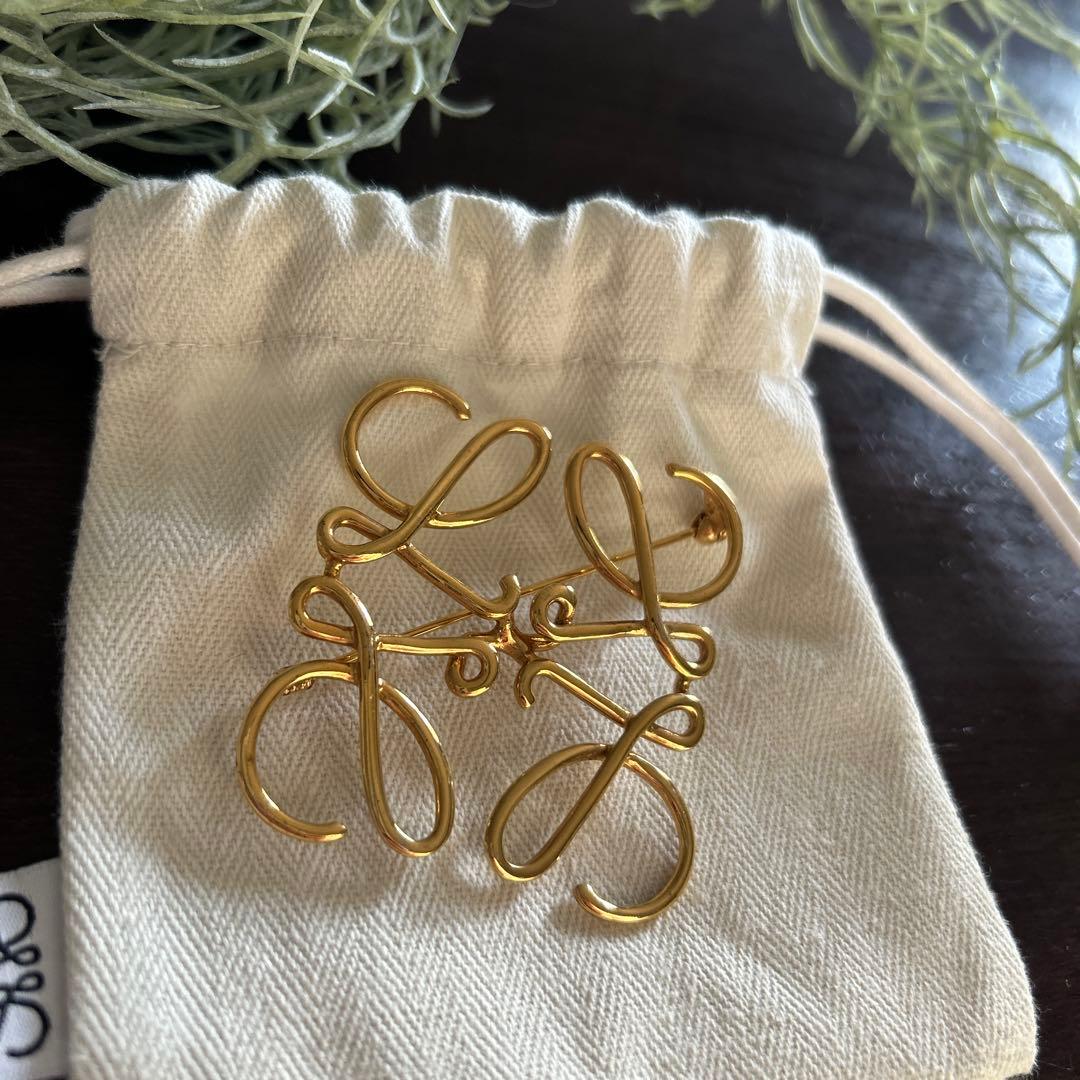 美品⭐︎LOEWE ロエベ アナグラム ゴールド ブローチ