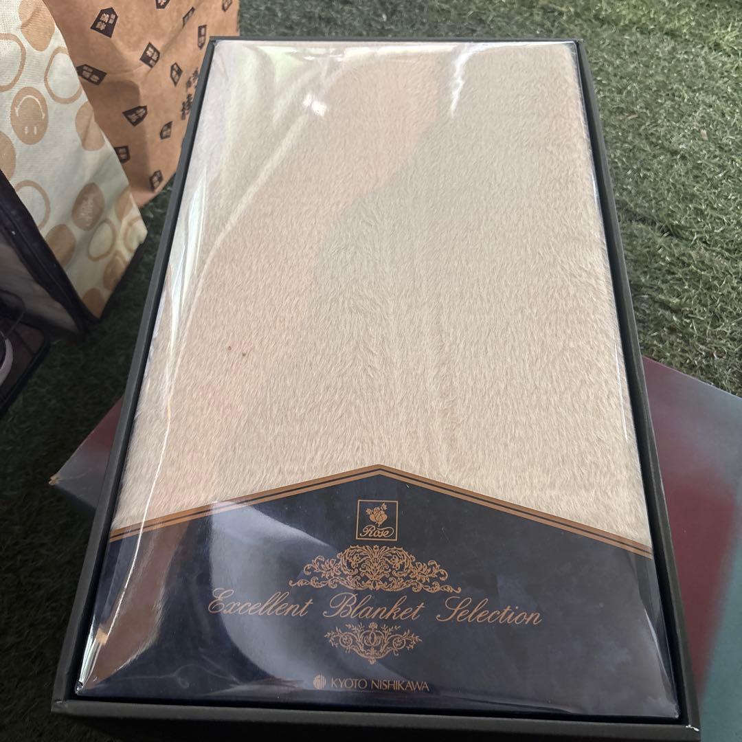 Excellent Blanket Selection クリーム色